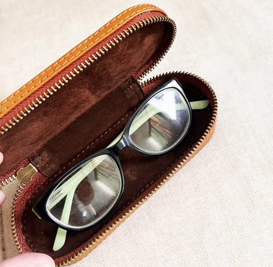 Metal inlay spec case : “Crafting luxury, rooted in creativity”